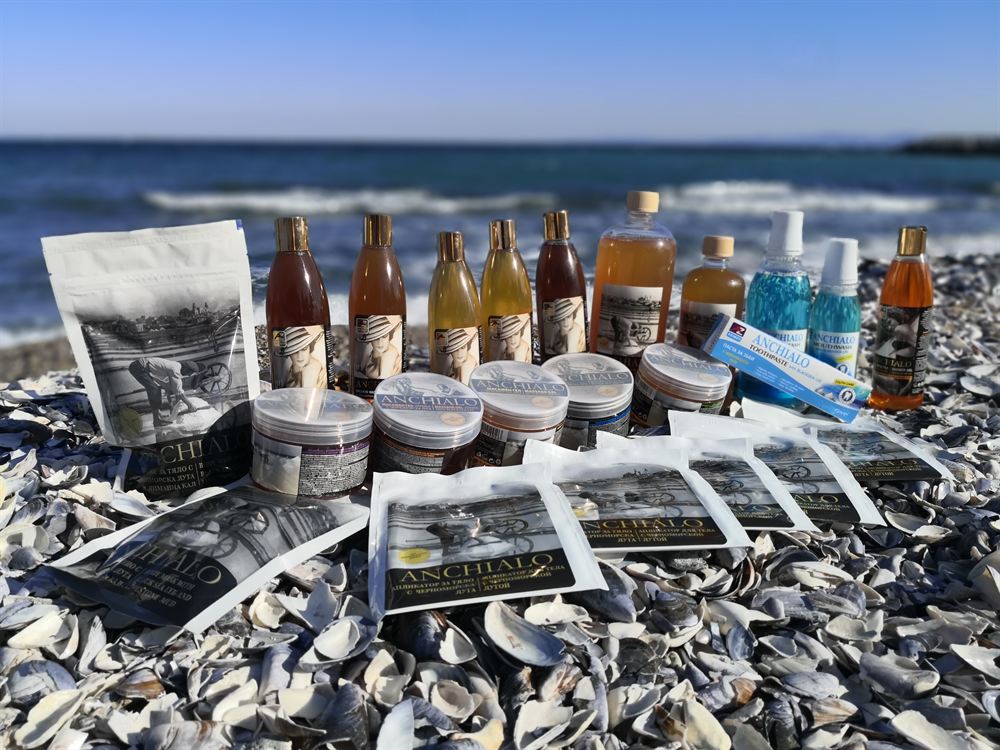 Produsele ANCHIALO cu luga din Marea Neagră și nămol, pe plaja din Pomorie
